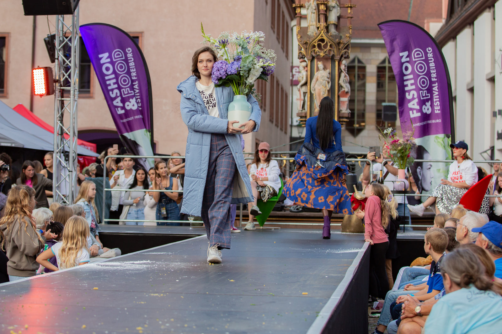 Lanius Mantel auf dem Laufsteg beim Fashion & Food Festival