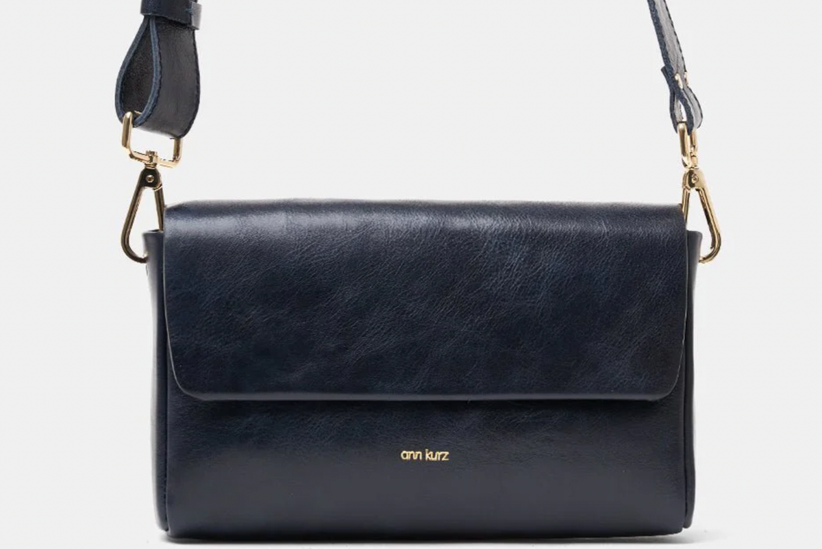 Ann Kurz - Pack Large Shape Shoulder Bag