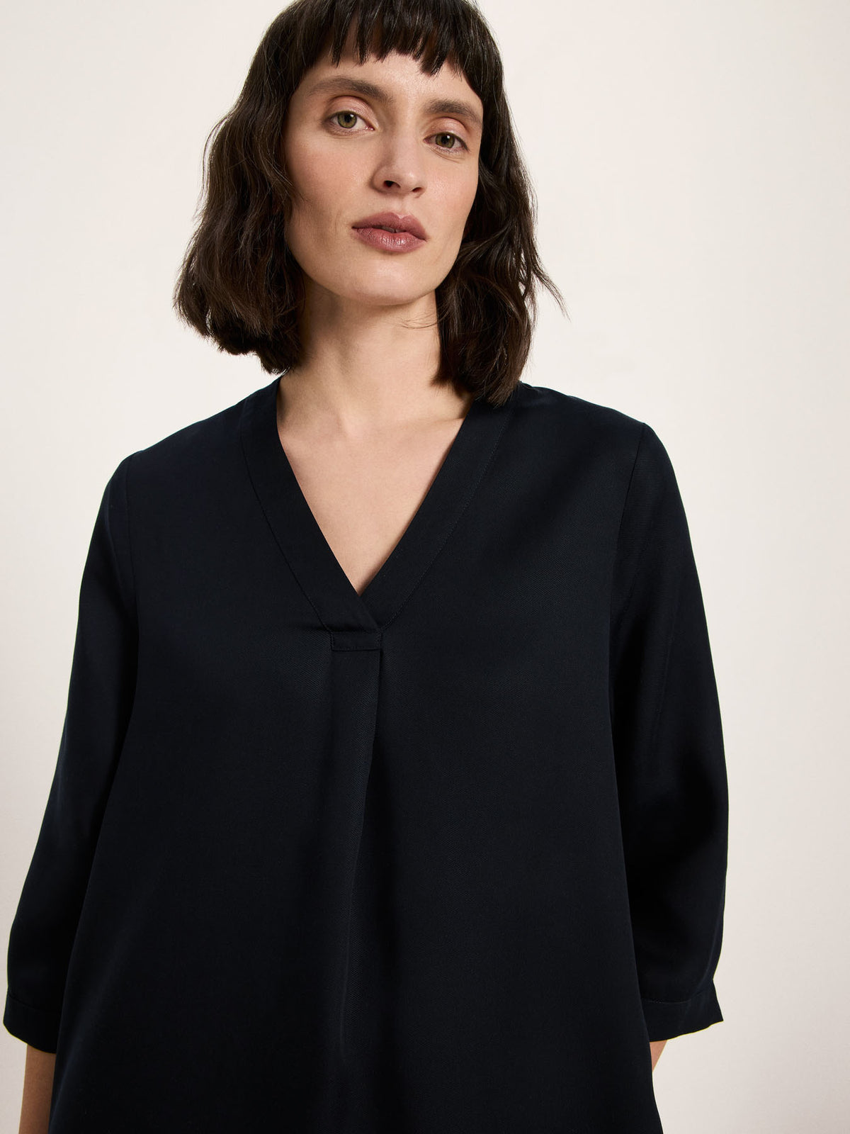 Lanius - Kleid mit V-Ausschnitt