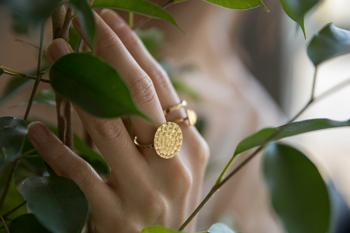 ting goods - Hammered Circ. Ring (Messing)